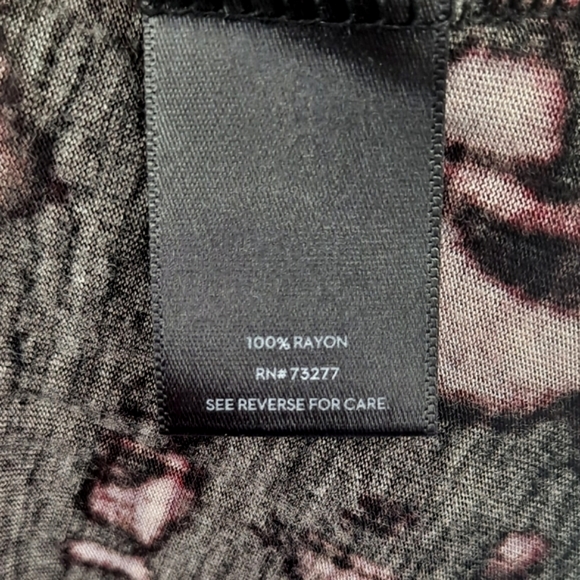 🩵 2/$25 🩵Simply Vera Super Soft Rayon Tee Size Medium - Picture 6 of 8